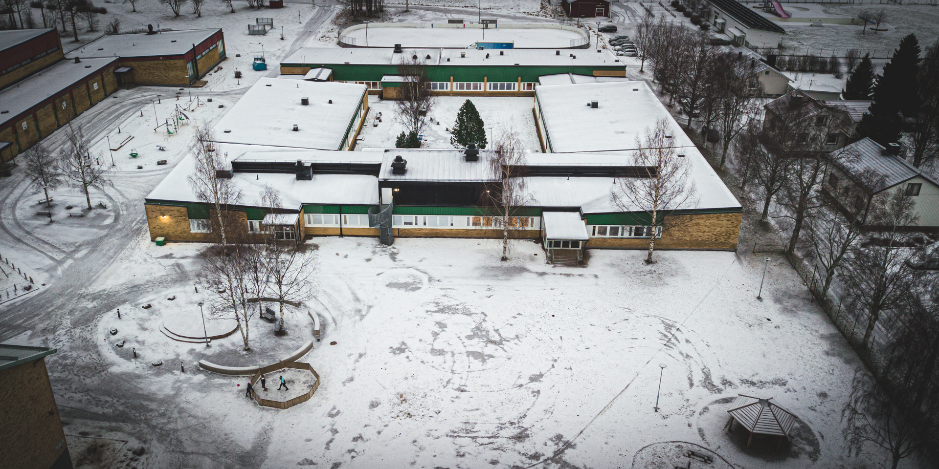 Flygbild över Råneskolan med vy över skolområdet