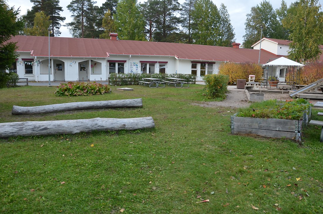 Utomhusmiljö Munkebergs förskola, en del av förskolans gård