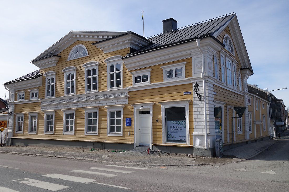 Bild på Bergströmska gården- en av få byggnader som överlevde branden i slutet på 1800-talet.