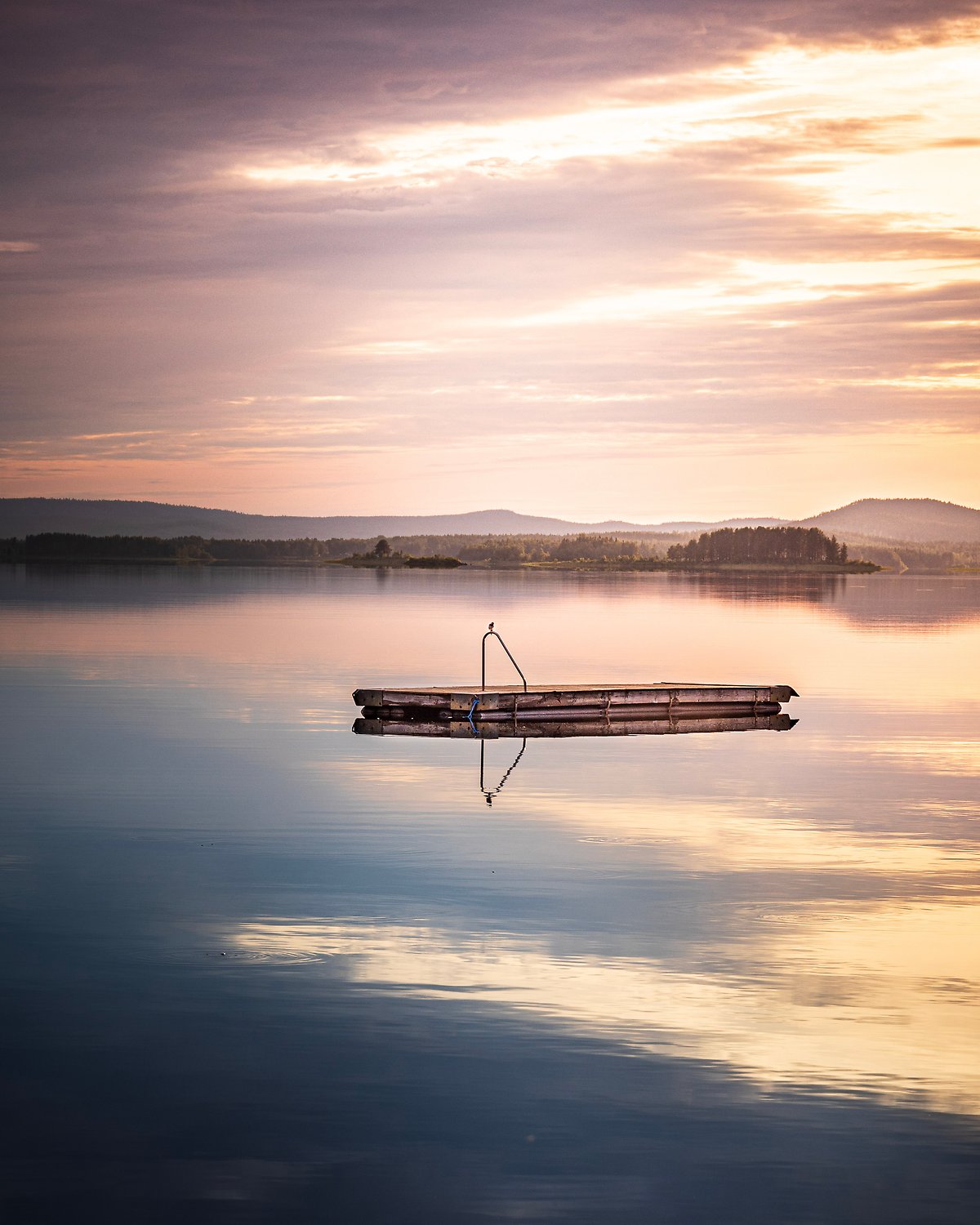 lulea_sommar_konsert_scen_solnedgang_manniskor_publik