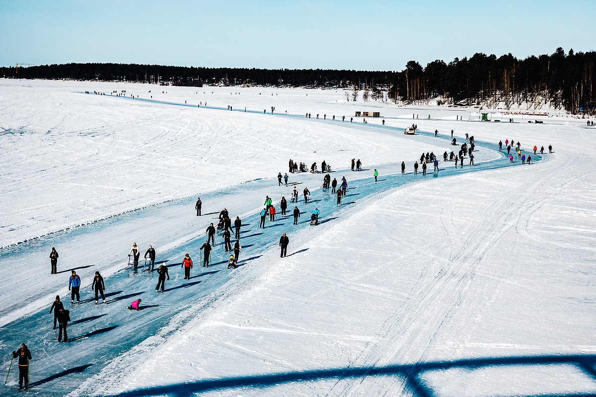 lulea_sommar_tjej_glass_gula_paviljongen